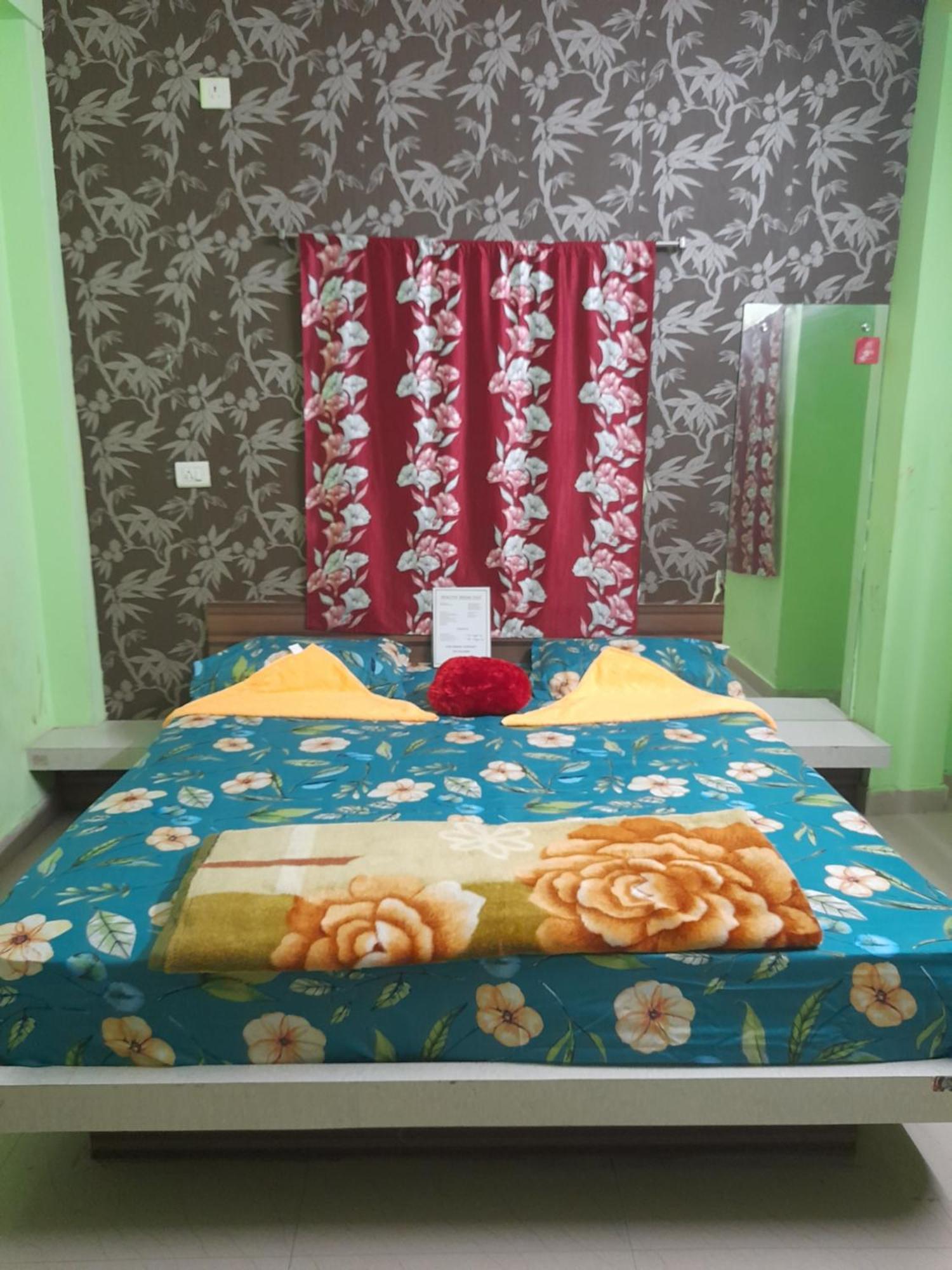 Hotel Tirupati Puri Exterior foto
